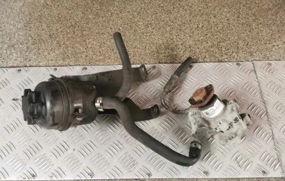 BMW X1 E84 Power steering pump 678045901