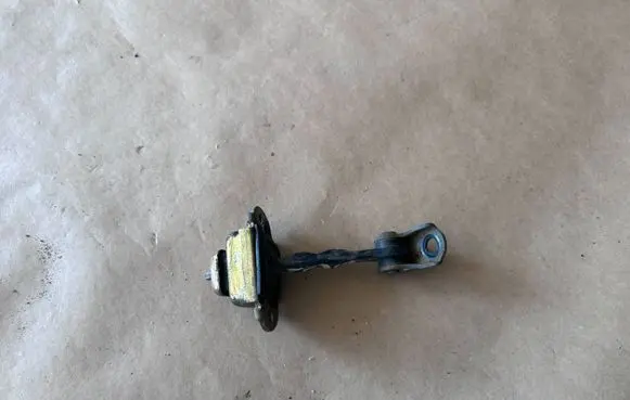 Skoda Fabia Mk1 (6Y) Front door check strap stopper 