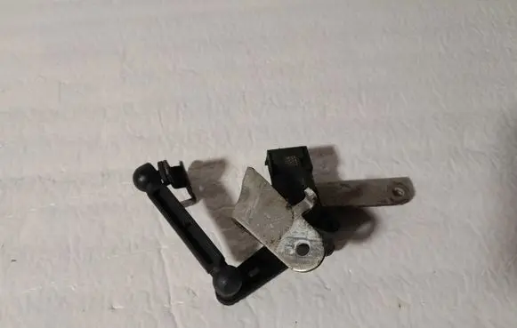 BMW 2 F44 Headlight/headlamp level sensor 6895466