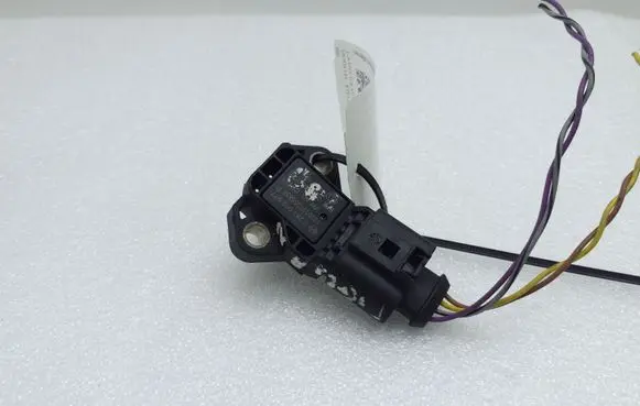 Volkswagen PASSAT B7 Air pressure sensor 0281002977 03G906051E