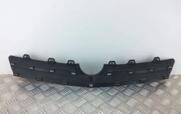 Opel Insignia A Front bumper upper radiator grill 13282567