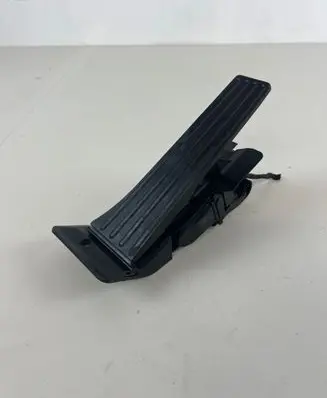 BMW 4 F32 F33 Accelerator throttle pedal 6853175 6PV01043533 12037313DE