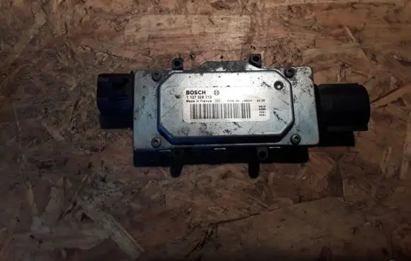 Volvo V40 Coolant fan relay 1137328713