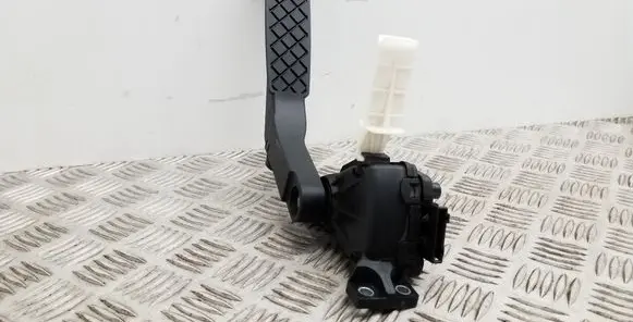 Volkswagen Touareg II Accelerator throttle pedal 7L0723507D