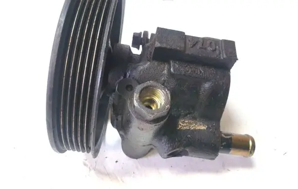 Opel Frontera A Power steering pump 074