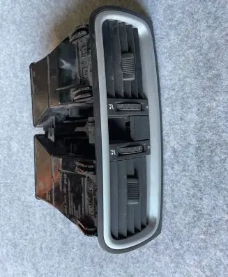 Skoda Roomster (5J) Dash center air vent grill 5J0820951
