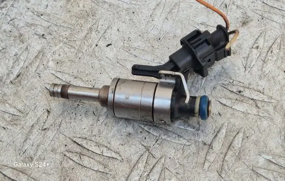 Fuel injector
