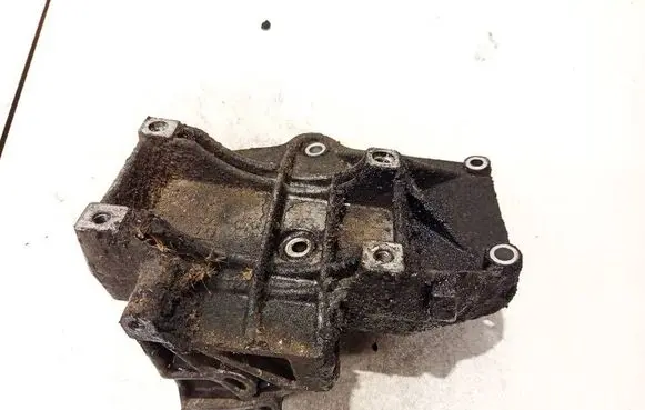 Audi A4 S4 B5 8D Engine mounting bracket 028260885a
