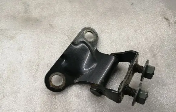 Toyota Avensis T250 Tailgate/trunk/boot hinge 6881005020