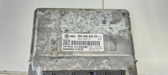 Audi A3 S3 8P Engine control unit/module 06A906033EH 5WP40435