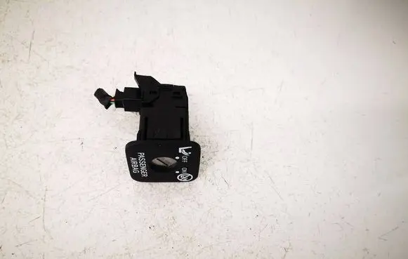 Lexus IS 220D-250-350 Passenger airbag on/off switch