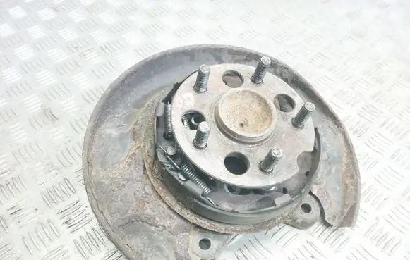 Rear wheel hub spindle/knuckle