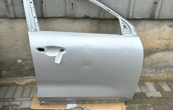 KIA Sorento Front door