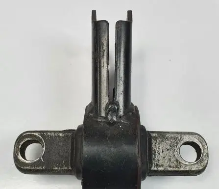 Jeep Grand Cherokee (WK) Engine mount bracket