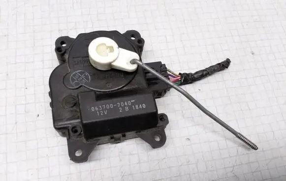 Mitsubishi Pajero Sport I Air flap motor/actuator 0637007040