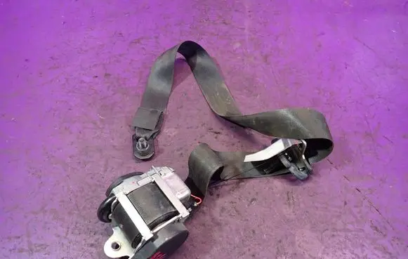 Mitsubishi Colt Front seatbelt