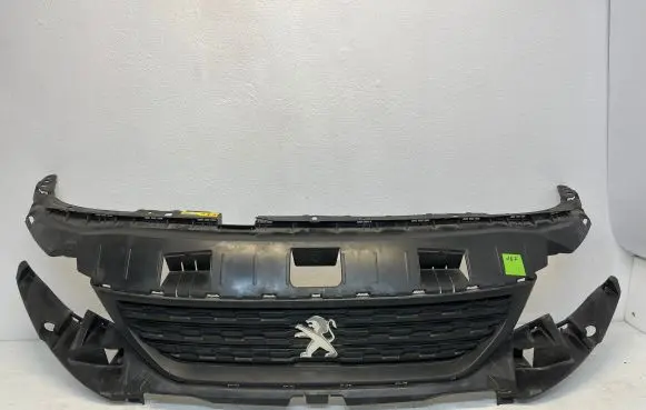 Peugeot Partner III Front bumper upper radiator grill 9818281980 99899790