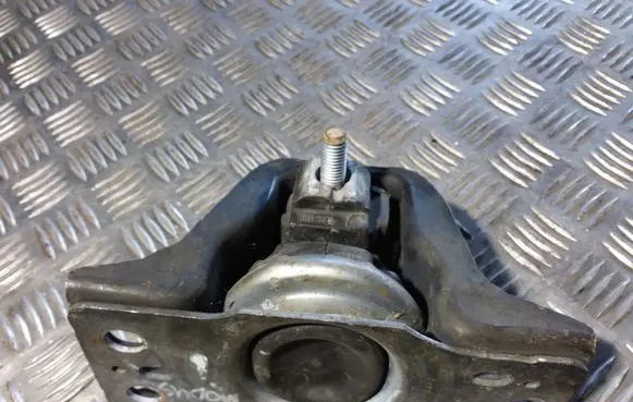 Renault Modus Engine mount bracket 