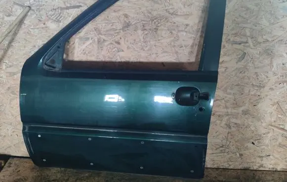Nissan Terrano Front door