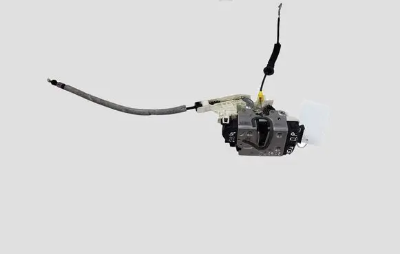 Mercedes-Benz C W204 Front door lock 2047201835 A2047201835