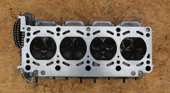 BMW 7 E38 Engine head 1729311