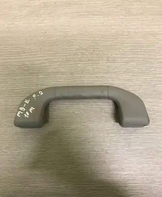 Mercedes-Benz E W212 Front interior roof grab handle A2048100051