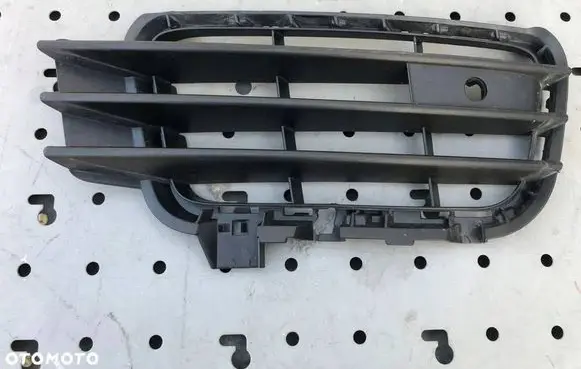 Volkswagen Touareg II Front bumper lower grill