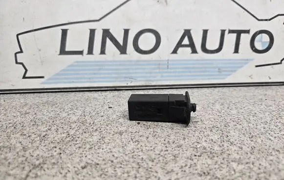 BMW 5 E60 E61 Fuel tank opening switch 82289392