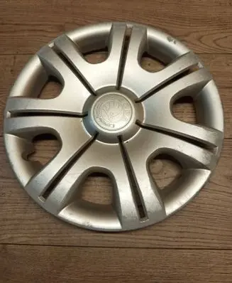 Skoda Fabia Mk2 (5J) R15 wheel hub/cap/trim 5J0601147F