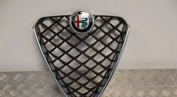 Alfa Romeo Giulia Front grill 156152059