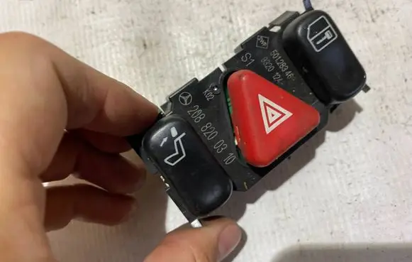 Mercedes-Benz E W210 Hazard light switch 2088200310 A2088200310