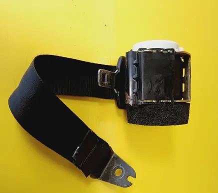 Rear seatbelt