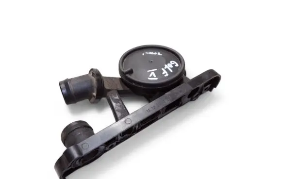 Volkswagen Golf V Breather valve 06F129101