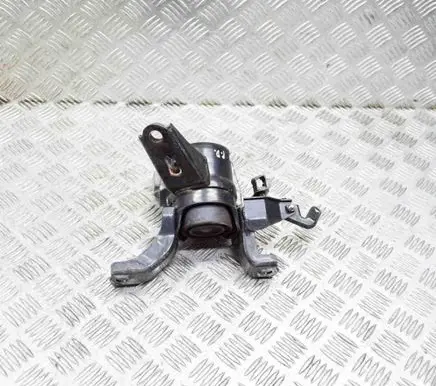 Toyota Prius (XW30) Engine mount bracket
