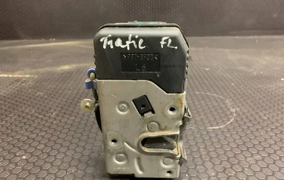 Renault Trafic II (X83) Front door lock 8200008246 91166237