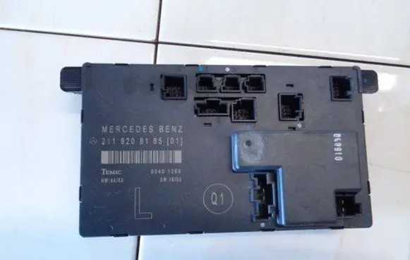 Mercedes-Benz E W211 Door control unit/module 2118208185