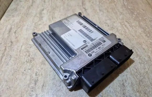 BMW 3 E90 E91 Engine control unit/module 7801711