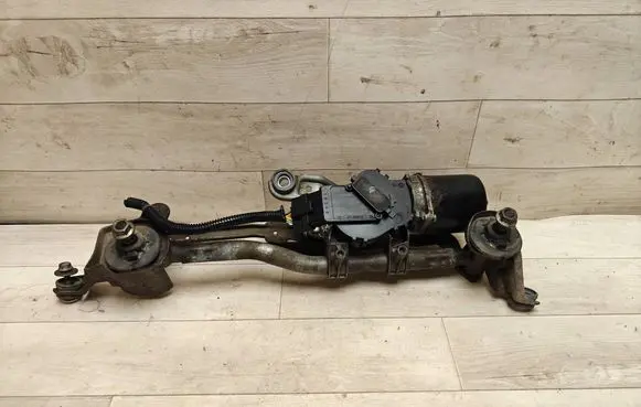Nissan Note (E11) Front wiper linkage and motor 