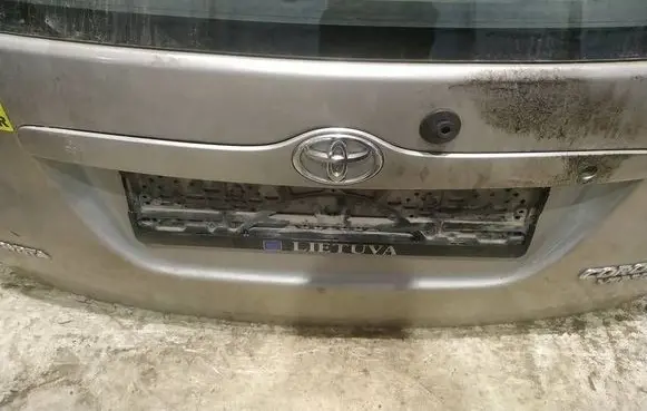 Toyota Corolla Verso E121 Trunk door license plate light bar 