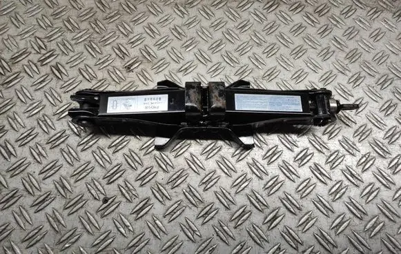 Nissan Qashqai+2 Lift Jack 