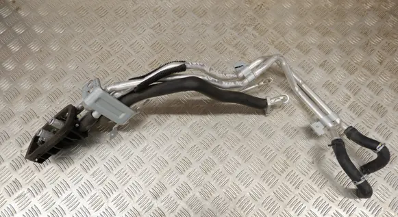 Toyota Highlander XU70 Air conditioning (A/C) pipe/hose 887100E520