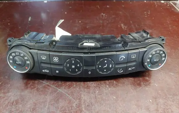 Mercedes-Benz E W211 Climate control unit 2118300385 00073802