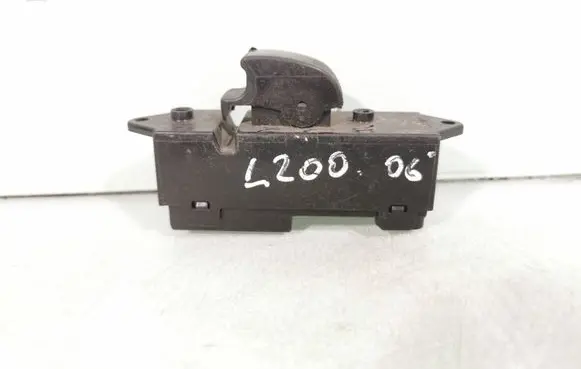 Mitsubishi L200 Electric window control switch C8DD392M 2366D1 MR587955
