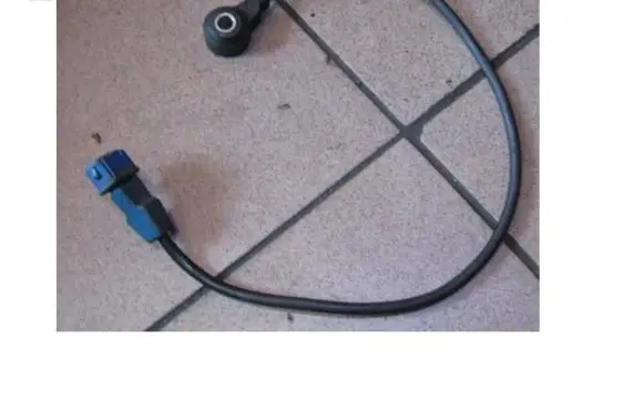 Audi 100 S4 C4 Detonation knock sensor 1054905377 0261231036