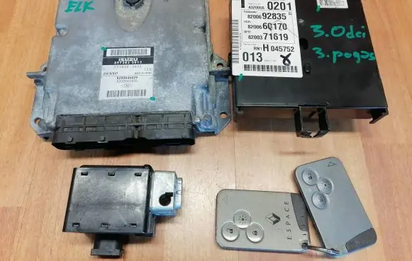 Renault Espace - Grand espace IV Engine control unit/module ECU 8200646029 2758003892 8973835013