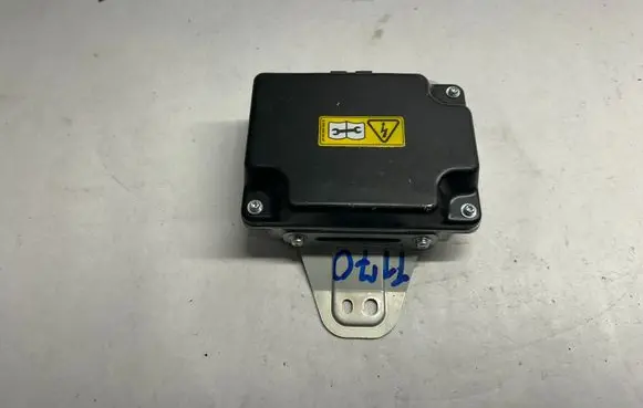 Mercedes-Benz GL X166 Voltage converter inverter A1669820020