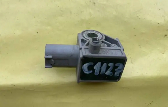 Mercedes-Benz C AMG W204 Airbag deployment crash/impact sensor A2048201985 04896011AB 5WK43584