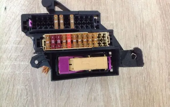 Audi A5 8T 8F Fuse module 8K2971845B 3641638CP