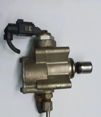 Volkswagen Golf V Fuel injection high pressure pump 03C127025R