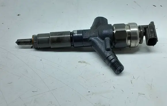 Subaru XV I Fuel injector 16613AA030